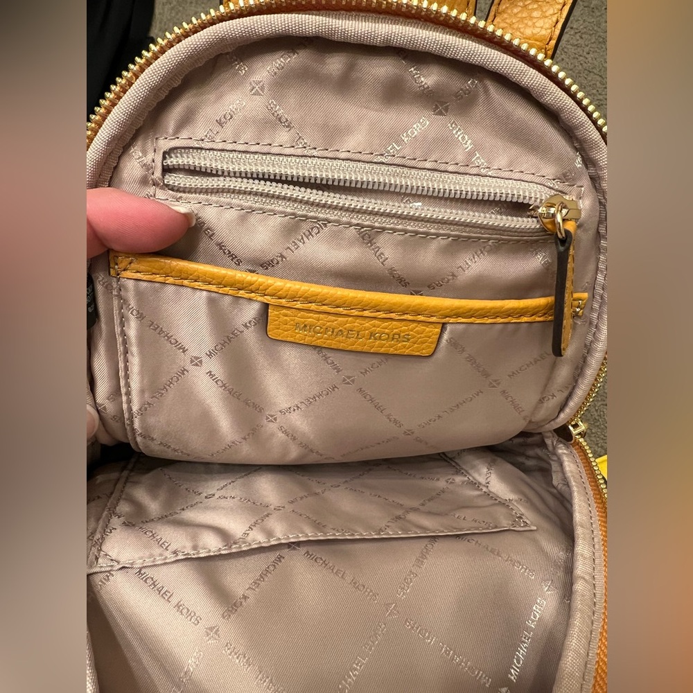Michael Kors mini backpack - Picture 2 of 7